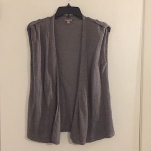 Beautiful sleeveless sweater cardi